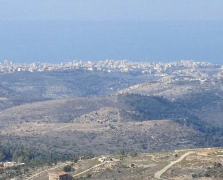 ارض 972م في روم (شرق مدينة صيدا) 